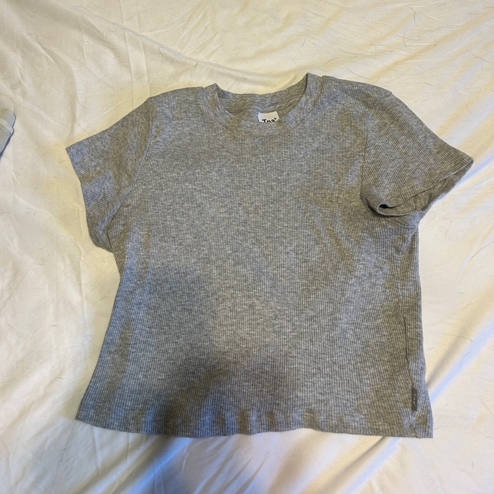 Aritzia ribbed cropped t shirt